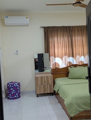 Iron/ironing board, free WiFi