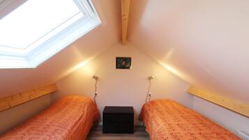 House | 3 bedrooms, individually furnished, bed sheets