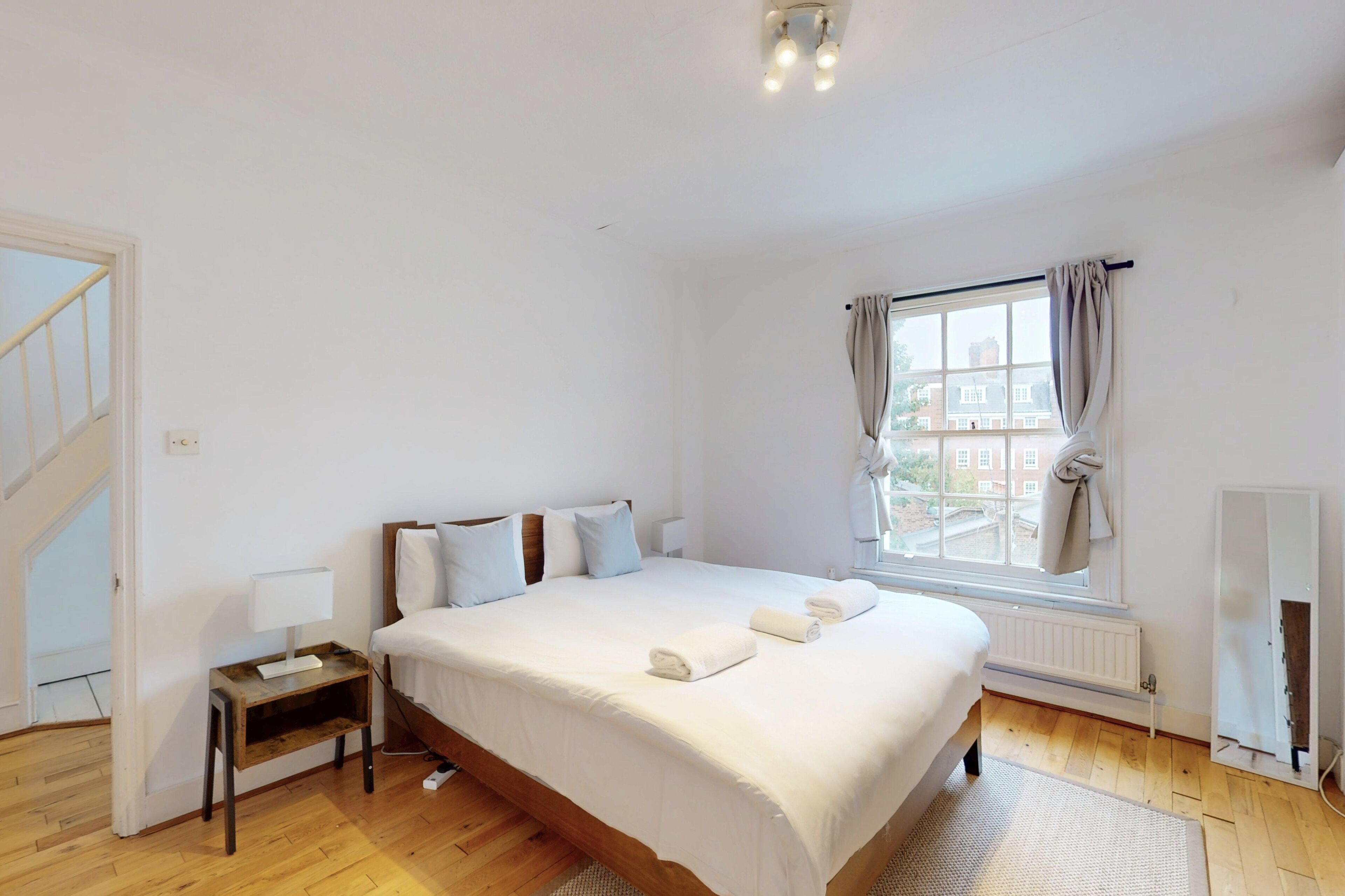 3 slaapkamers, een strijkplank/strijkijzer, gratis wifi, beddengoed