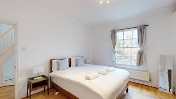 3 slaapkamers, een strijkplank/strijkijzer, gratis wifi, beddengoed