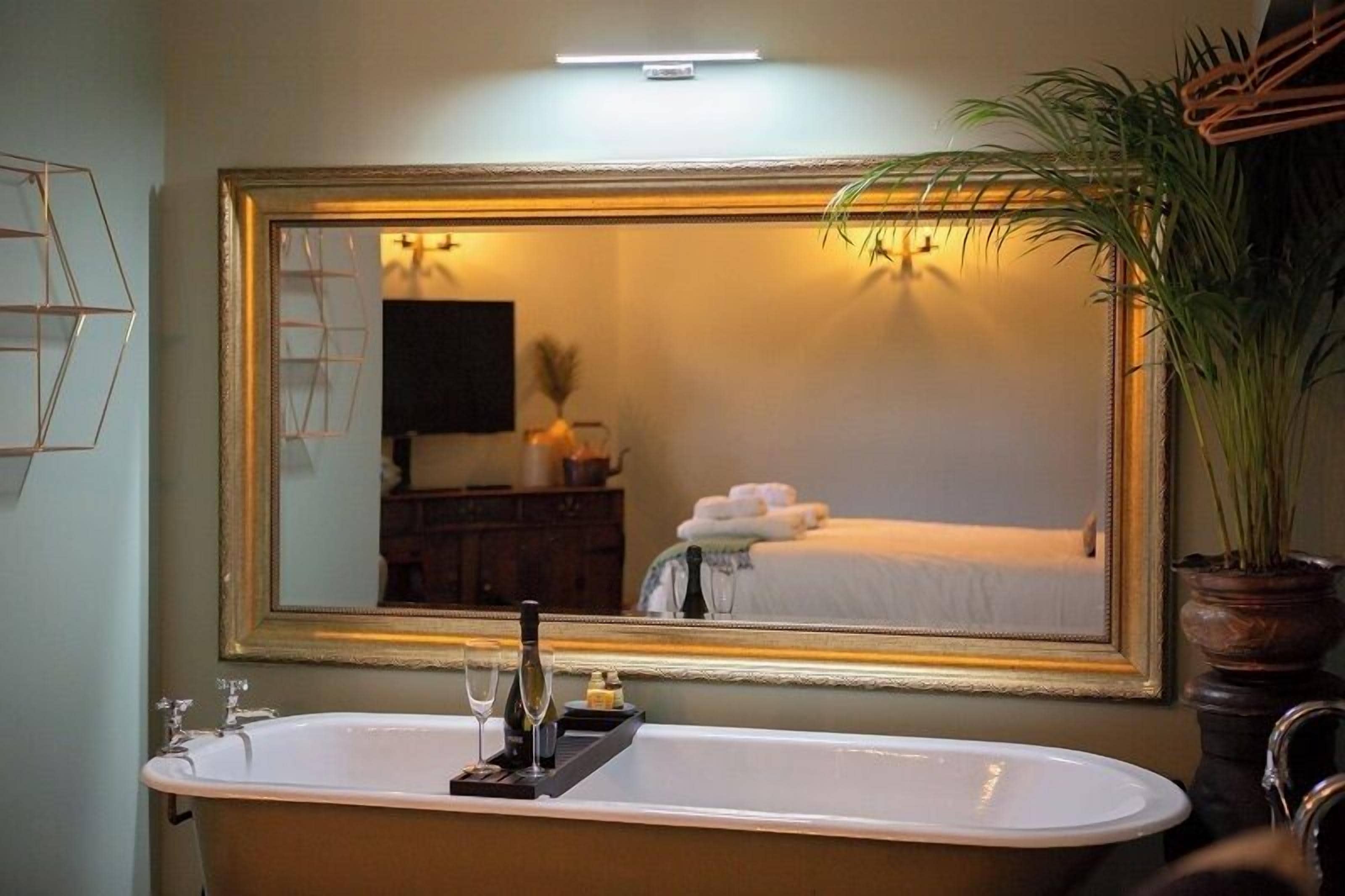 Suite, Patio, Garden View | Bathroom