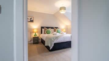 3 bedrooms, iron/ironing board, free WiFi, bed sheets