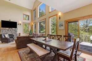 Interior - Stratton; 4 min! Luxury, Shuttle, King Beds, Hot Tub, 2 FP, large groups! (Jamaica)