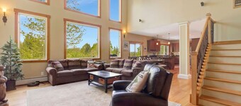 Stratton; 4 min! Luxury-Shuttle-King Beds-Hot Tub-Foosball