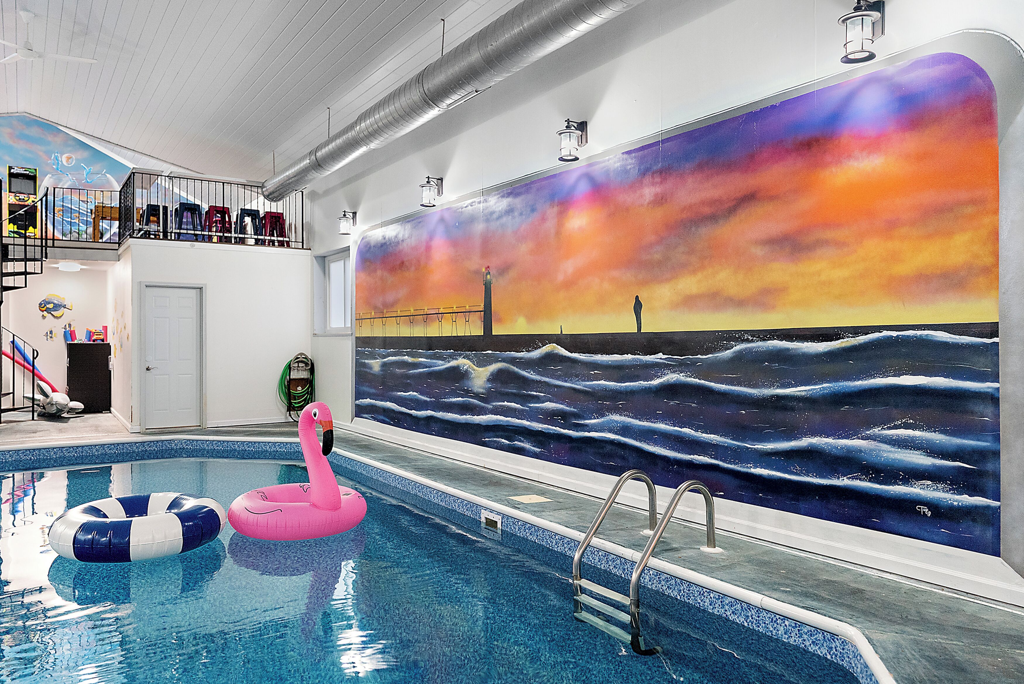 Een binnenzwembad, een verwarmd zwembad