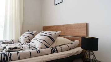 Iron/ironing board, WiFi, bed sheets