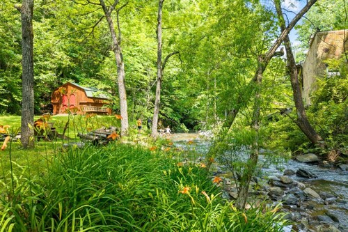Comforts Me w/Hot Tub
