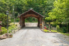 المنطقة المحيطة بالمنشأة