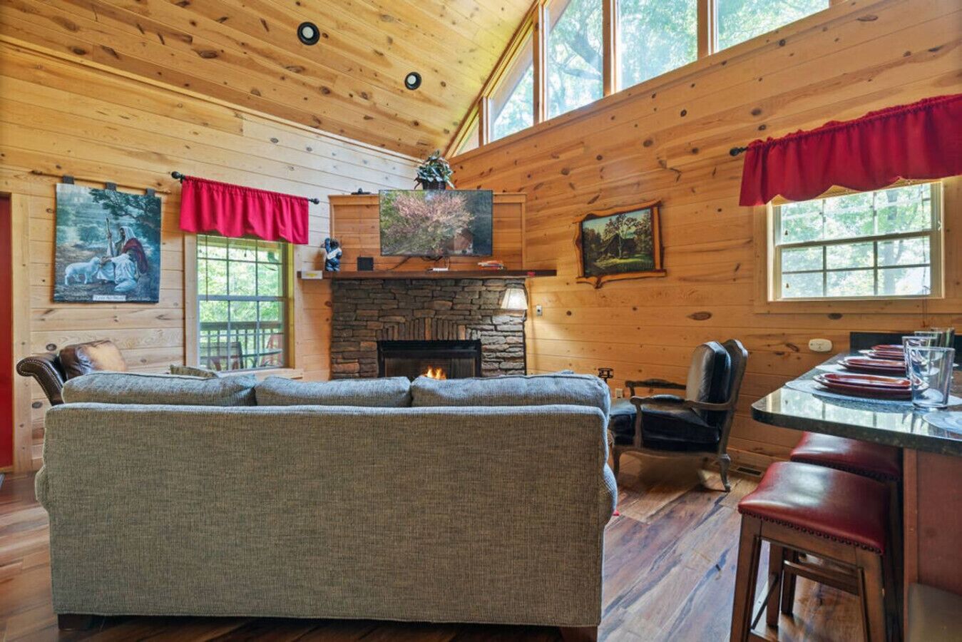 Smart TV, fireplace