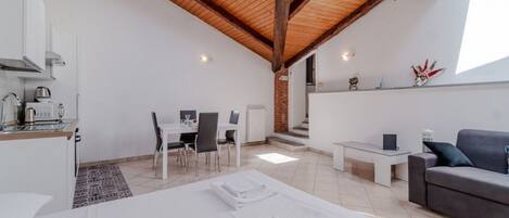 1 chambre, fer et planche Ă repasser, lit parapluie