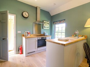 Cookware/dishes/utensils