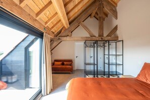 6 bedrooms, free WiFi, bed sheets