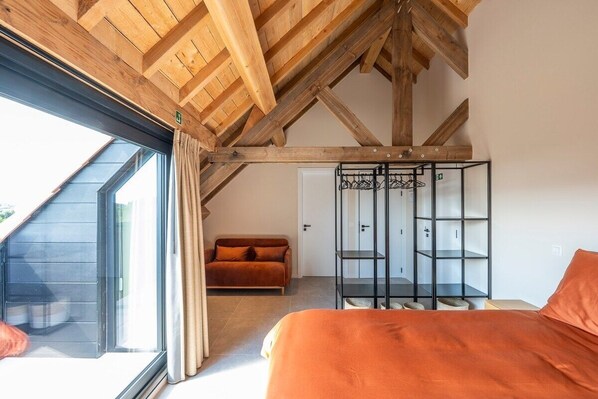 6 bedrooms, free WiFi, bed sheets