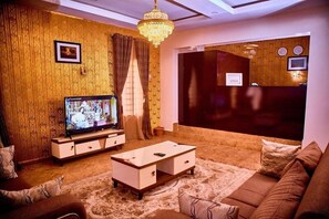 Comfort Apartment, Balcony, City View | Living area