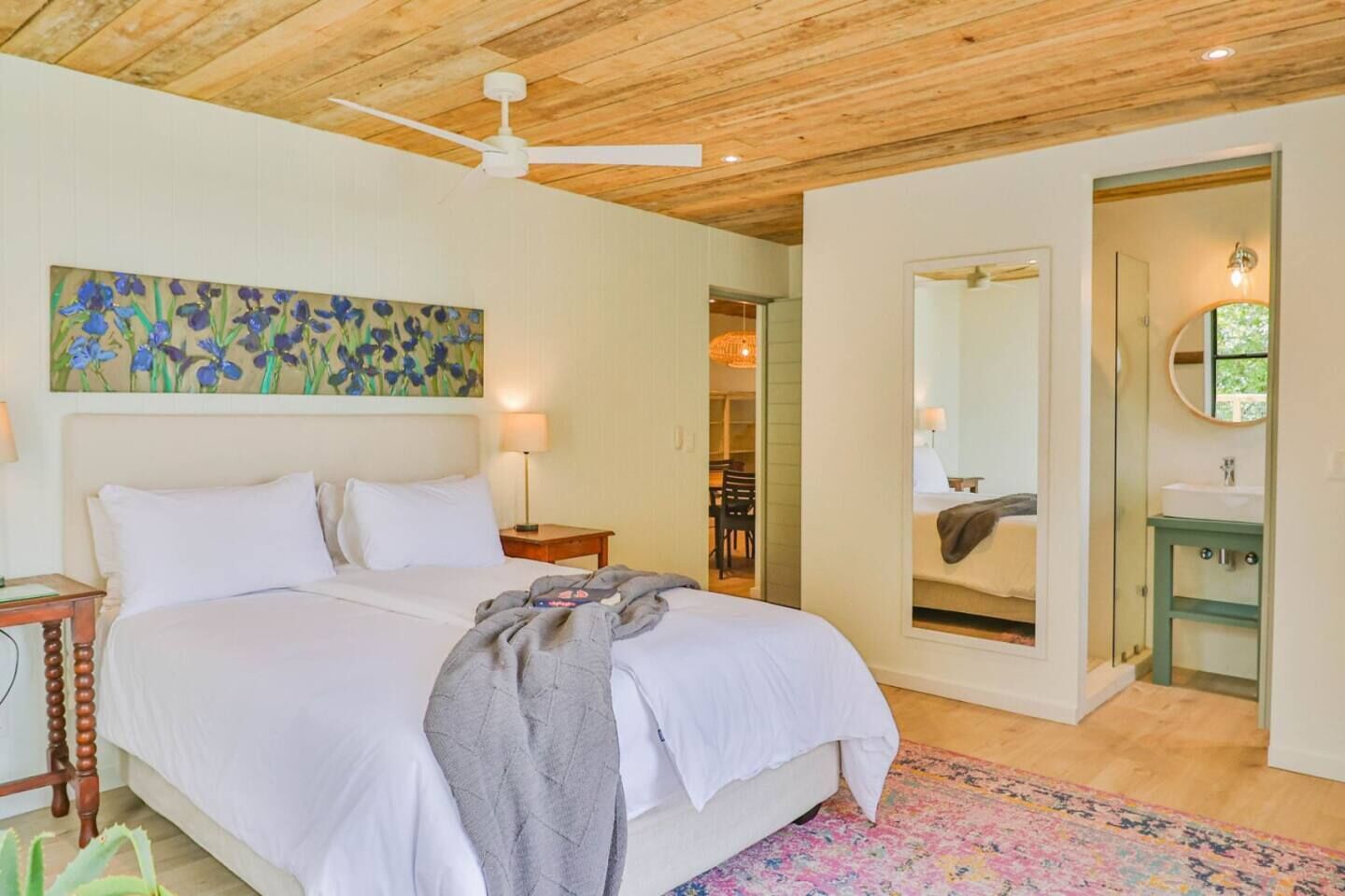 5 Schlafzimmer, Schreibtisch, Bügeleisen/Bügelbrett, kostenloses WLAN