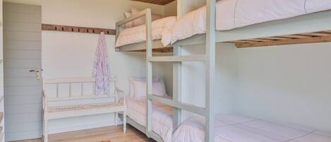 5 bedrooms, desk, iron/ironing board, free WiFi