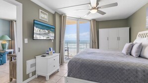 Kondominium, Beberapa Tempat Tidur, pemandangan kolam renang (Oceania Beach Club 504) | 2 kamar tidur, setrika/meja setrika, dan didekorasi berbeda-beda