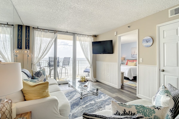Condo, várias camas, sacada, vista para o oceano (Oceania Beach Club 505) | Área de estar