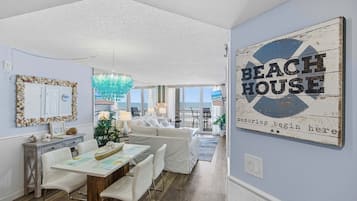 Condo, várias camas, sacada, vista para o oceano (Oceania Beach Club 505) | Opções para refeição