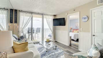 Appartamento, letti multipli, balcone, vista oceano (Oceania Beach Club 505) | Area soggiorno