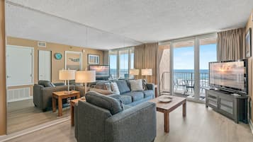 Apartment, Mehrere Betten, Balkon, Strandblick (Oceania Beach Club 604) | Wohnbereich