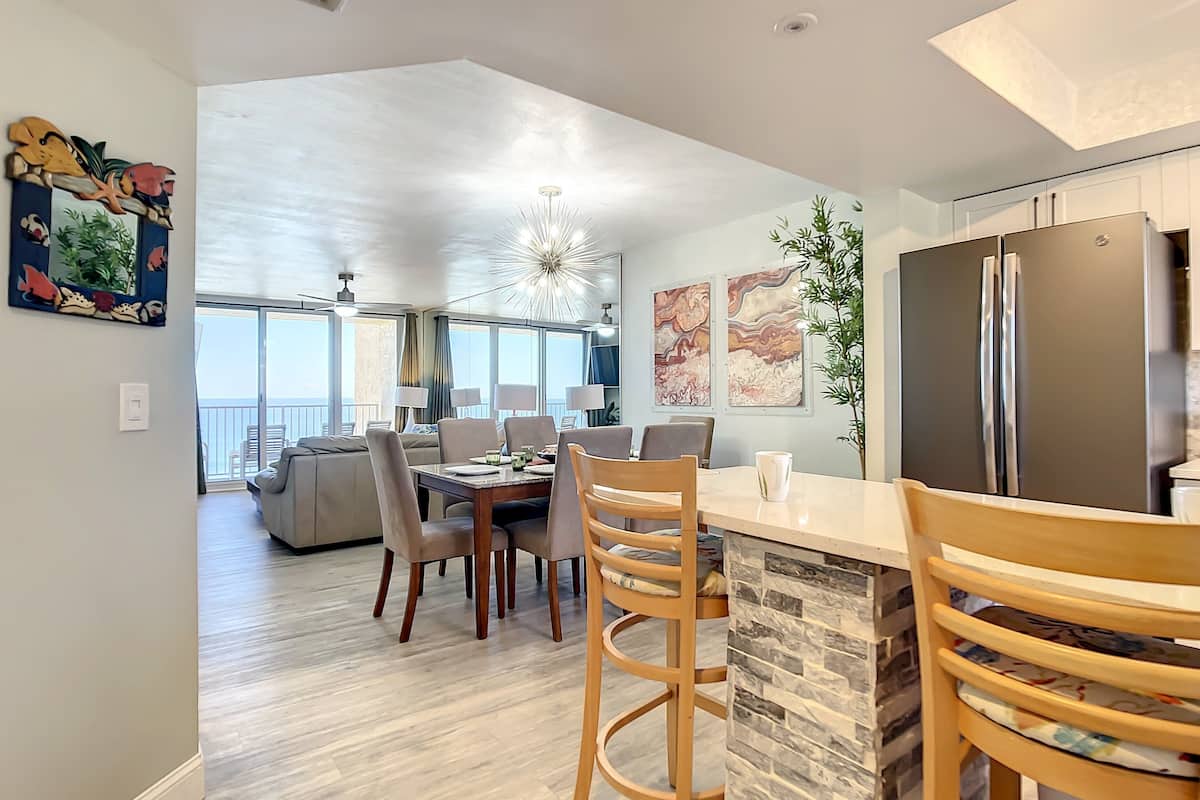 Lejlighed - flere senge - balkon - havudsigt (Oceania Beach Club 602) | Spiseområde