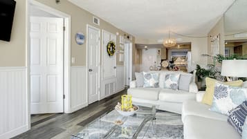 Condo, Multiple Beds, Balcony, Ocean View (Oceania Beach Club 505) | Living area