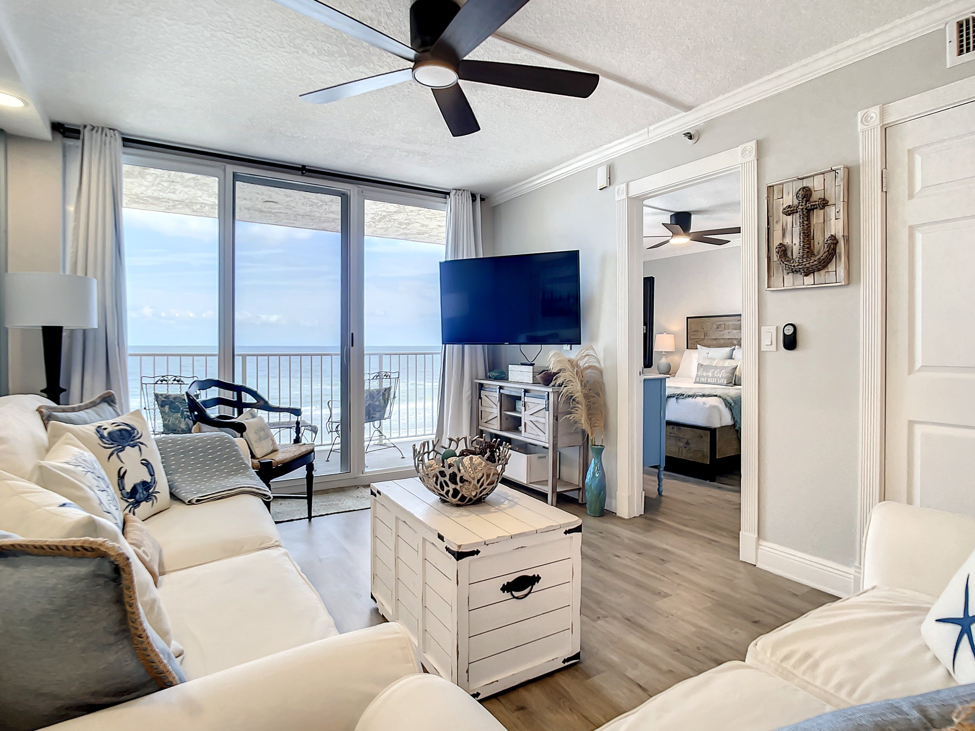 Appartamento, letti multipli, balcone, vista oceano (Oceania Beach Club 605) | 2 camere, ferro/asse da stiro, con stile personalizzato