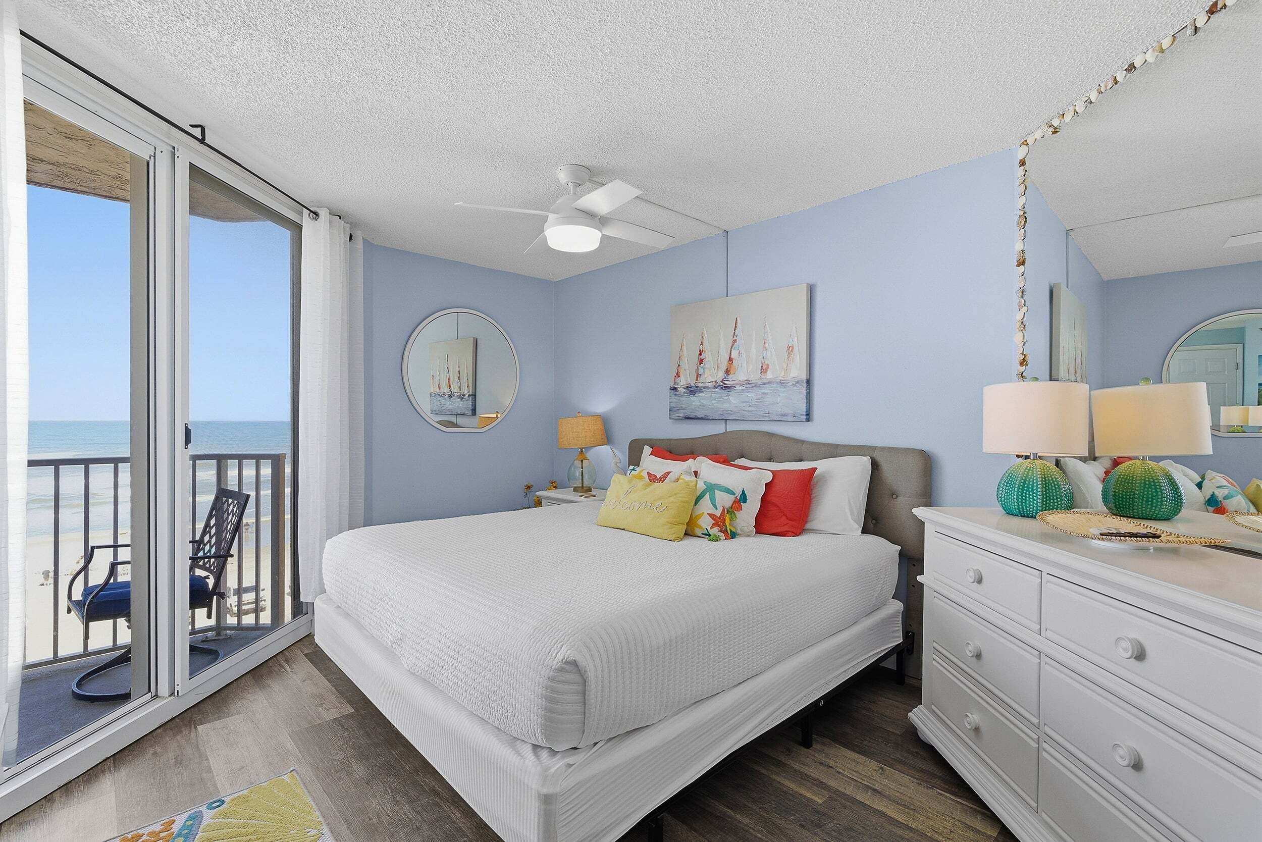 Appart'hôtel, plusieurs lits, balcon, vue océan (Oceania Beach Club 505) | 2 chambres, décoration personnalisée, ameublement personnalisé