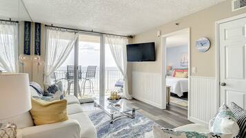Condo, Multiple Beds, Balcony, Ocean View (Oceania Beach Club 505) | Living area