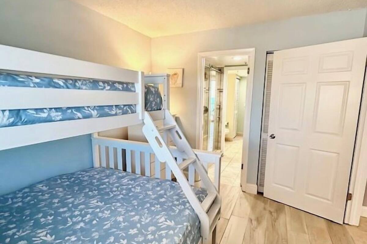 2 habitaciones, decoración personalizada y muebles diferentes