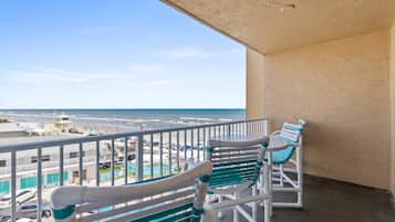 Condo, várias camas, sacada, vista para o oceano (Oceania Beach Club 507) | Área da propriedade