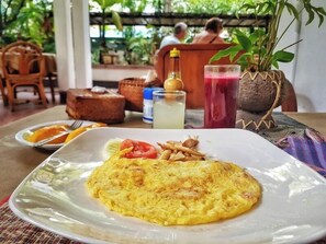 Free daily buffet breakfast