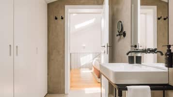 ํด๋์ ์ํํธ, ๋ฐ์ฝ๋, ๊ฐ ์ ๋ง | ๋ด๋ถ