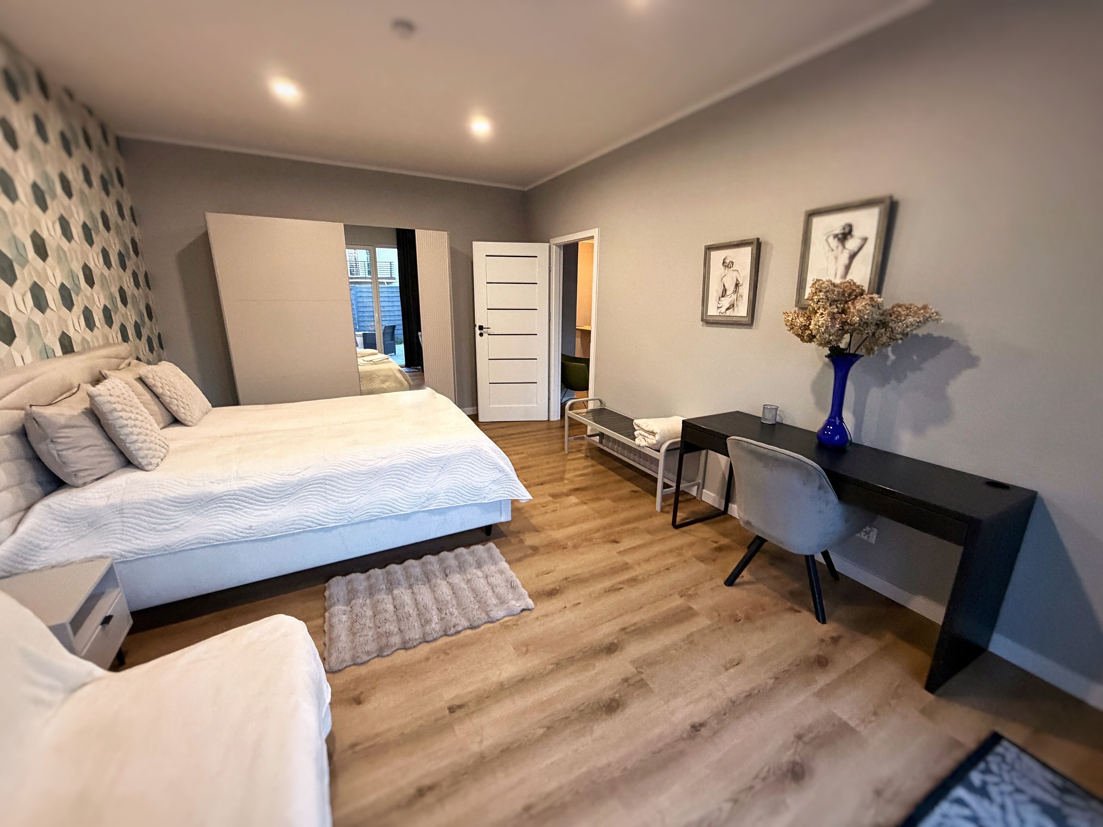 2 bedrooms, desk, soundproofing, iron/ironing board