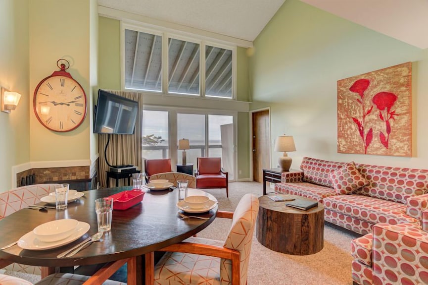 Panoramic Ocean-view Loft | Queen Beds | Kitchen - Oregon
