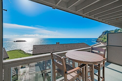 Ocean-View Loft with Kitchen & Balcony