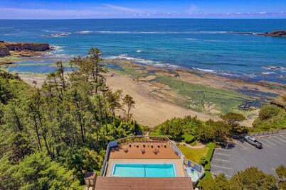 Ocean-View Loft with Kitchen & Balcony
