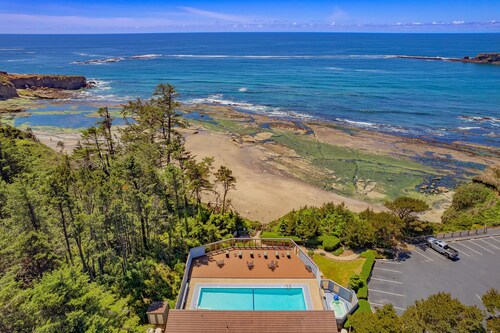 Ocean-View Queen Studio with Private Balcony