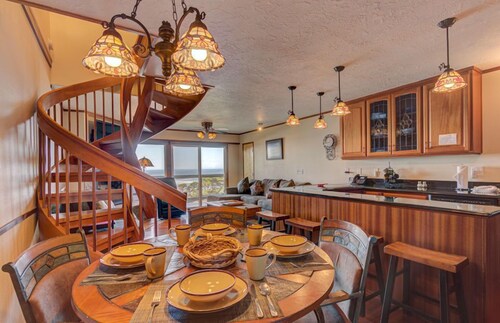 Ocean-View Suite with Jacuzzi Tub | Sleeps 6