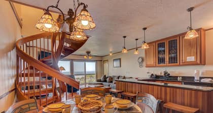 Ocean-View Suite with Jacuzzi Tub | Sleeps 6