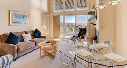 Panoramic Loft with King Bed & Full Kitchen