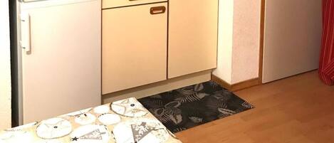 Fridge, coffee/tea maker, toaster