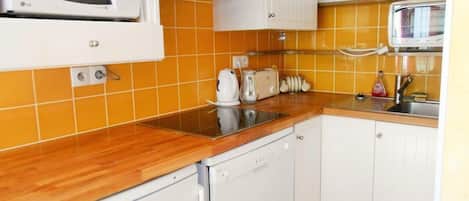 Fridge, microwave, dishwasher, coffee/tea maker