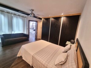 2 bedrooms, iron/ironing board, Internet