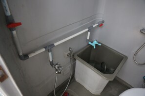 Deluxe Room, Balcony, Garden View | Bathroom