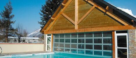 Een verwarmd zwembad