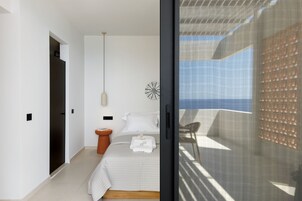 Suite 5 | Μίνι μπαρ, χρηματοκιβώτιο στο δωμάτιο, ηχομόνωση, σίδερο/σιδερώστρα 