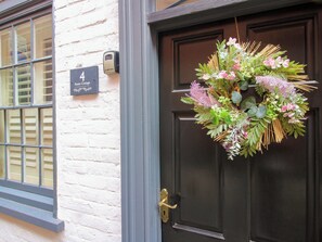 Exterior detail - Raven Lane Retreat (Ludlow)