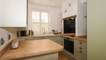 Dishwasher, cookware/dishes/utensils